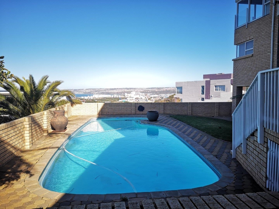 5 Bedroom Property for Sale in Menkenkop Western Cape